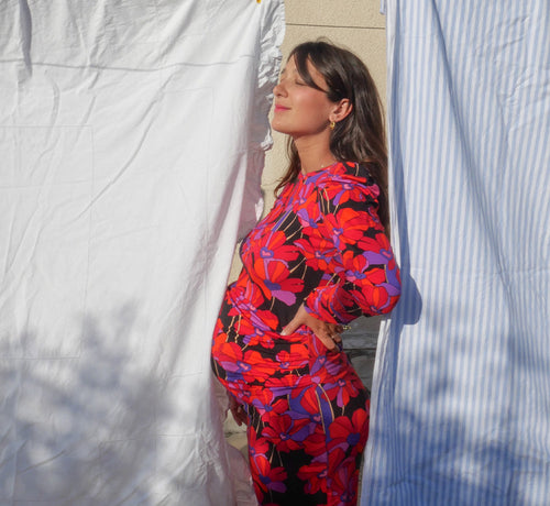 Femme à son 6ème mois de grossesse - Mustela France - 1