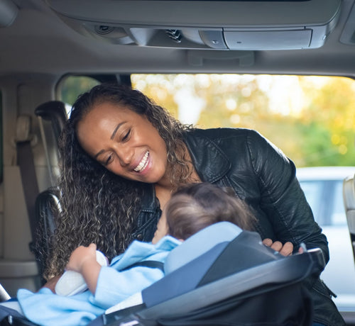 occuper les enfants en voiture - Mustela France - 1