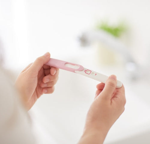 Faire un test de grossesse - Mustela France - 1