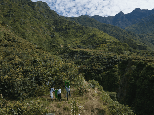 2023_MULTI_PURPOSE_BALM_V2_PERU_CAMPAIGN_PICTURES_HARVEST_47 - Mustela France - 1