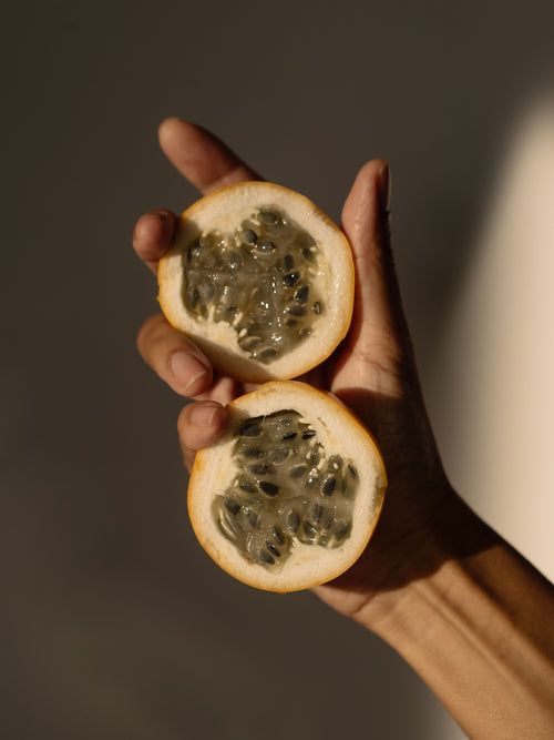 ABOUT-US_EN-SAVOIR-PLUS-SUR-MUSTELA_PHOTO-LIEN-EXPERTISE-EXTRACTION-VEGETALE - Mustela France - 1