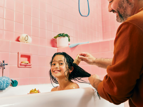 utilisation shampoing demelant nourrissant boucles - Mustela France - 11